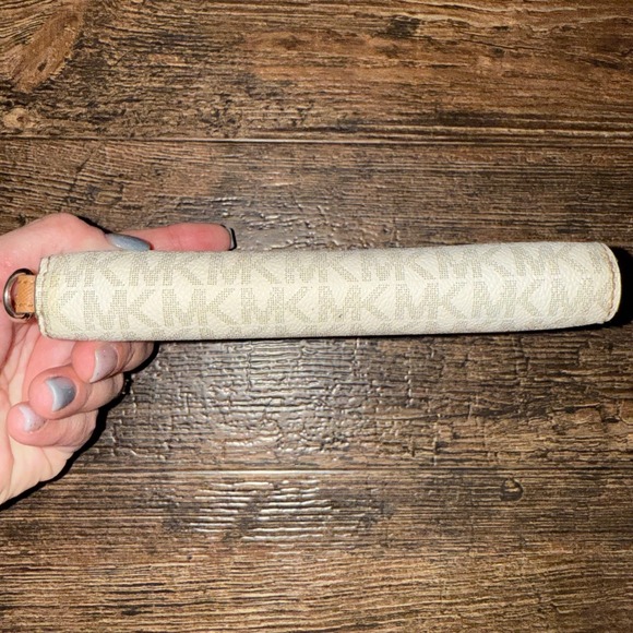 MICHAEL KORS MK Signature PVC Travel Continental Zip Around Wallet - Picture 6 of 9